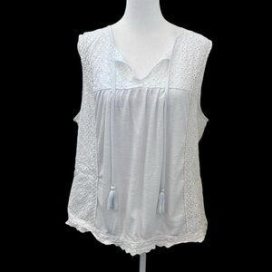 Knox Rose White Sleeveless Blouse. V-neck with tassels. Size XXL